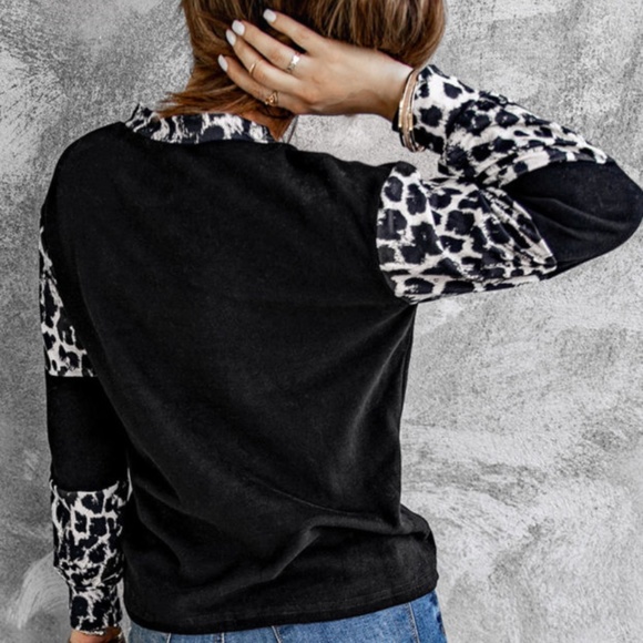 Black and White Animal Print Mock Neck Women's Long Sleeve Top NWT - Picture 5 of 8